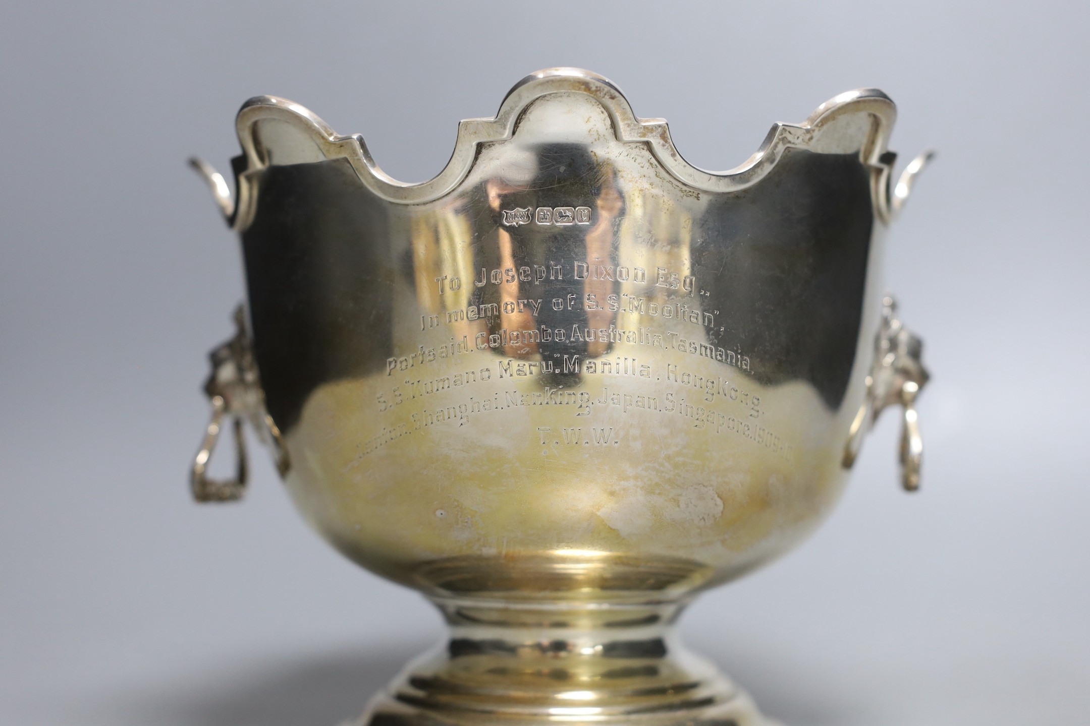 An Edwardian silver Monteith style rose bowl, with lions mask ring handles and 1910 presentation inscription, Mappin & Webb, Sheffield, 1909, diameter 18.5cm, 20.4oz.